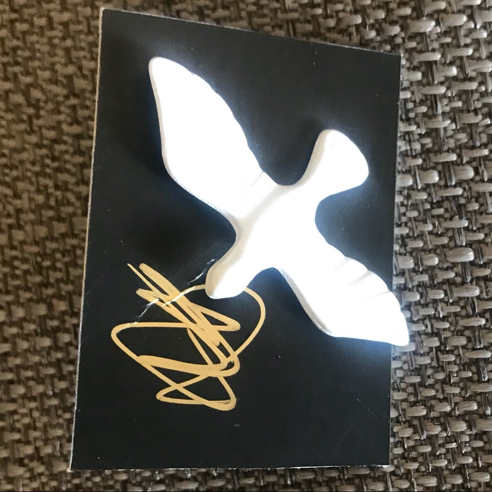 White dove pin- lapel brooches